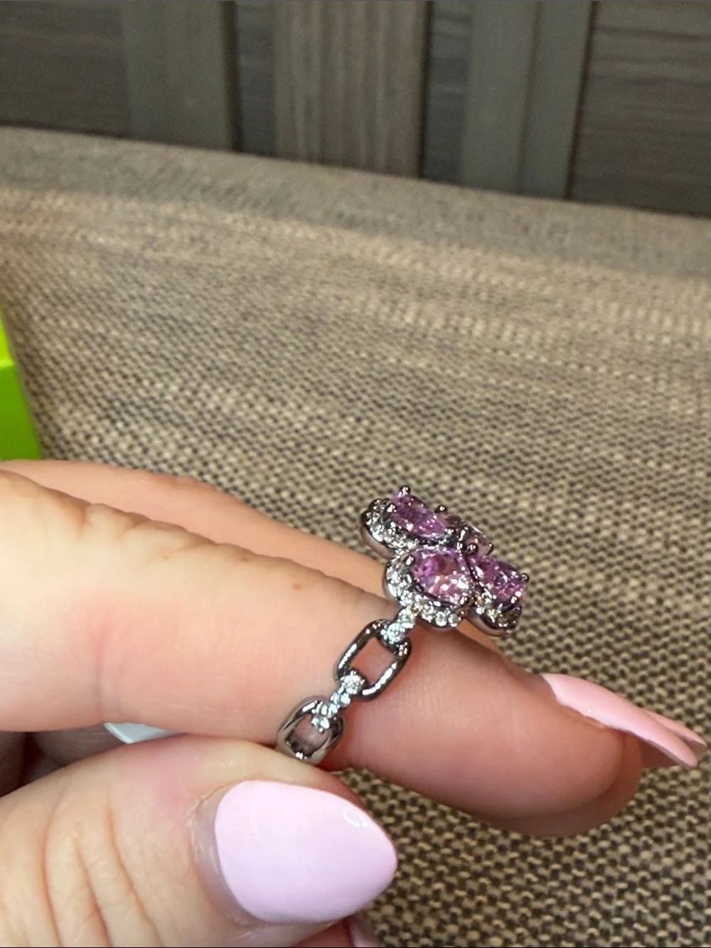 Bomb Party August 2026 Four-Leaf Pink Clover ring - Hematite Plating